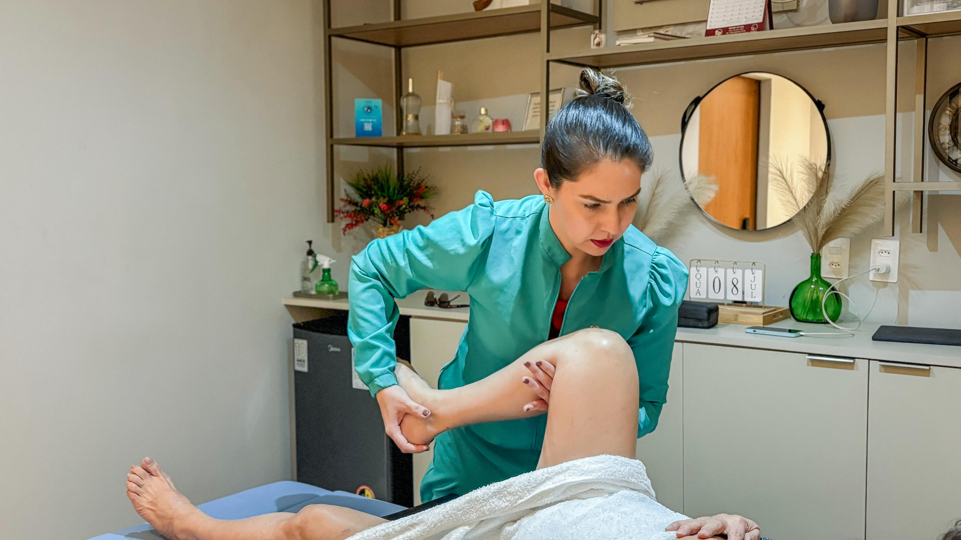 Fisioterapeuta em atendimento no CAIS